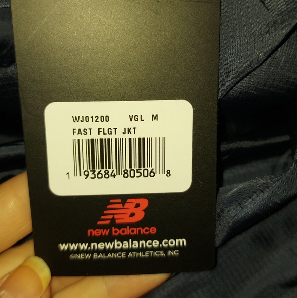 Nwt new balance fast flight jacket in yellow - Picture 4 of 8